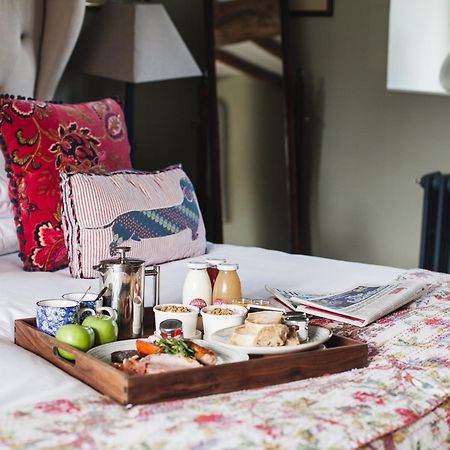 The George Inn Barford St Michael ภายนอก รูปภาพ Breakfast in bed
