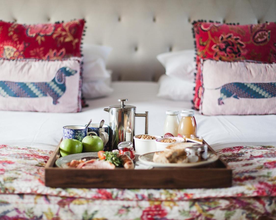 The George Inn Barford St Michael ภายนอก รูปภาพ Breakfast in bed