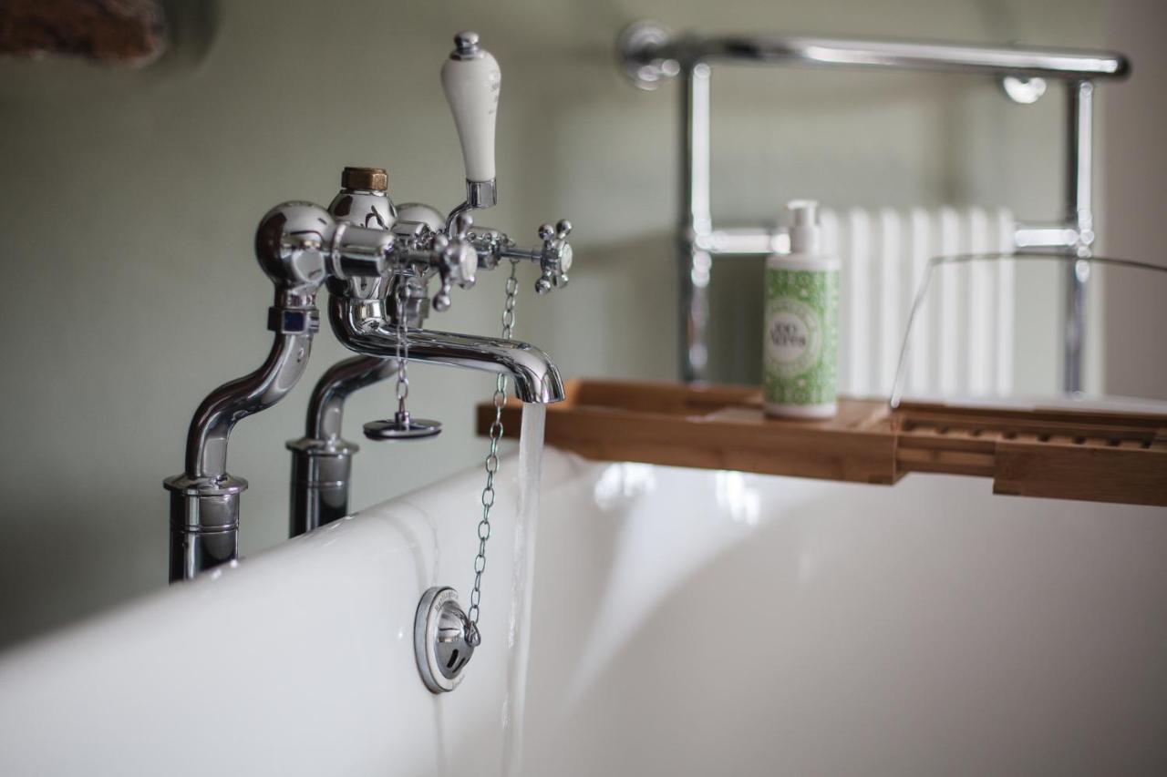 The George Inn Barford St Michael ภายนอก รูปภาพ A bath tap