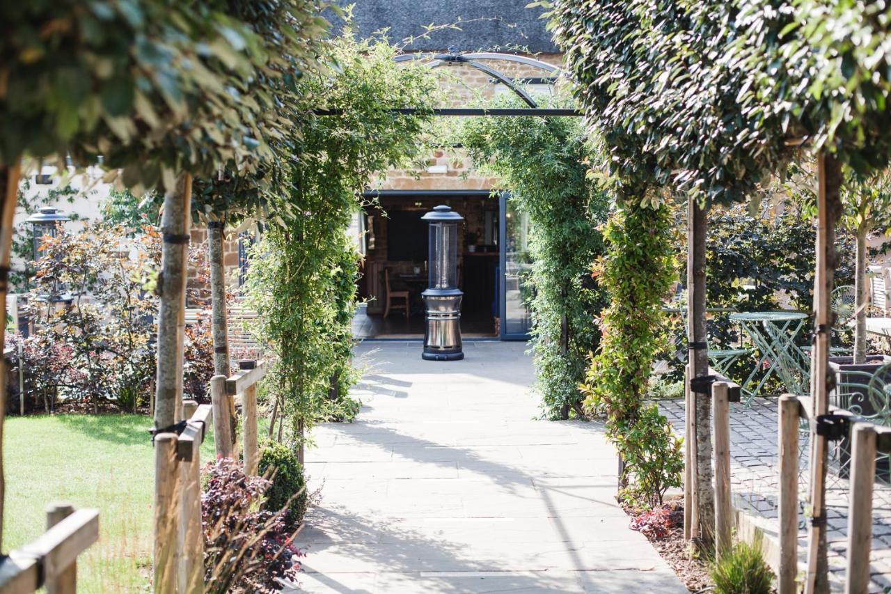 The George Inn Barford St Michael ภายนอก รูปภาพ The entrance to the brewery