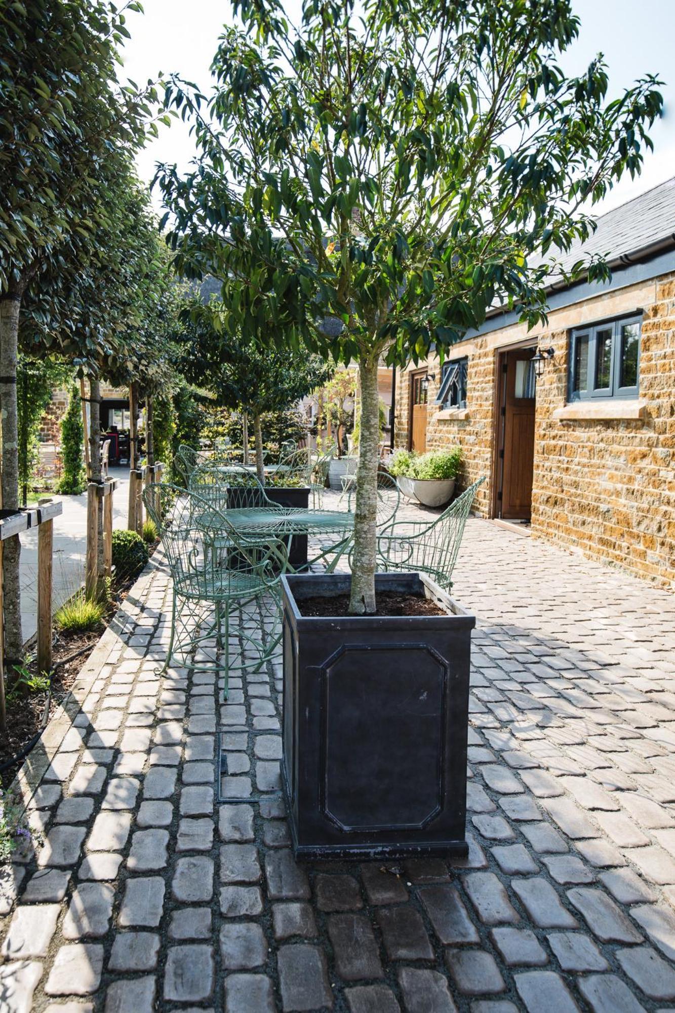 The George Inn Barford St Michael ภายนอก รูปภาพ The courtyard at The Old Post Office