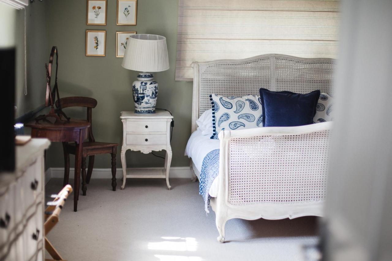 The George Inn Barford St Michael ภายนอก รูปภาพ A bedroom