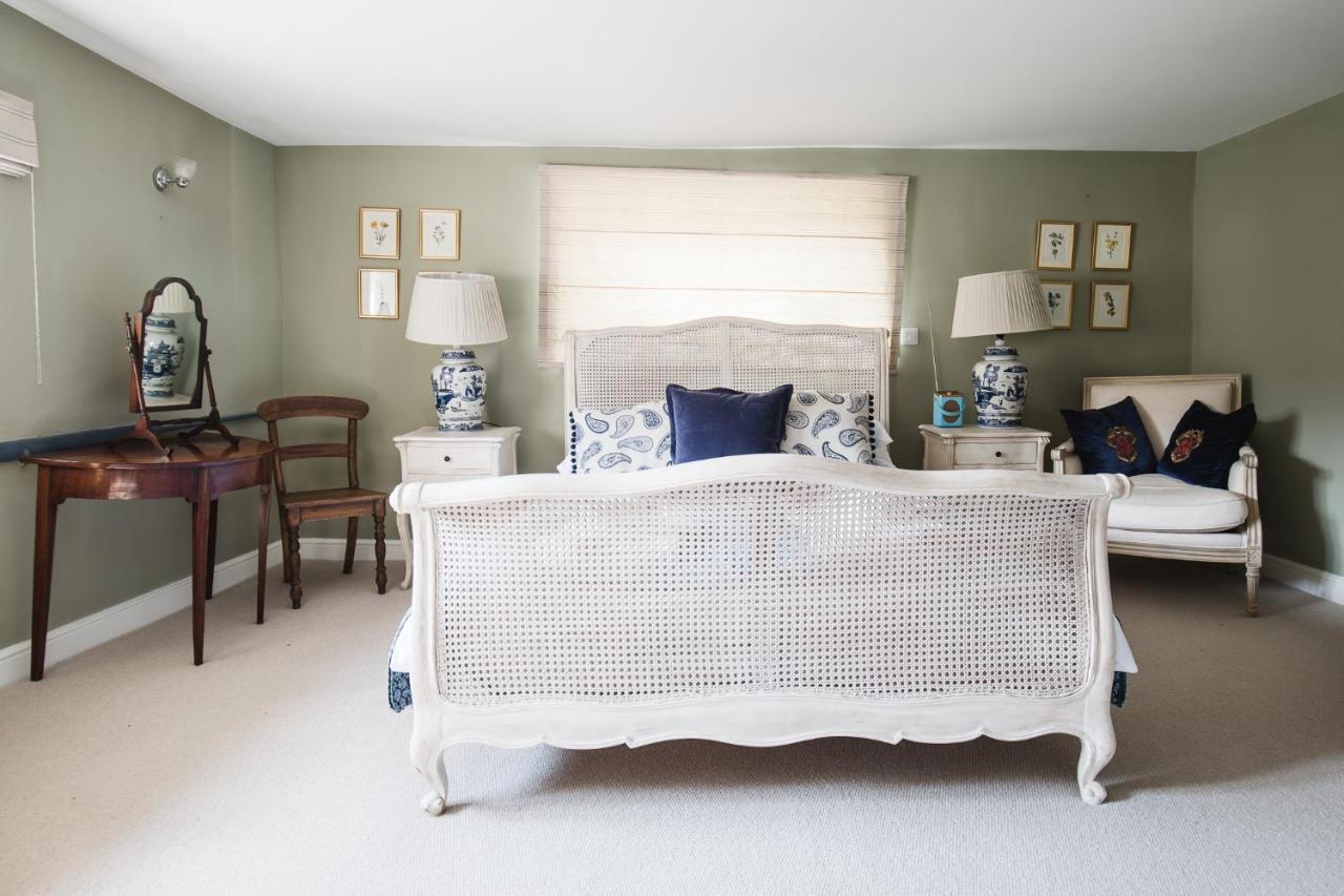 The George Inn Barford St Michael ภายนอก รูปภาพ A bedroom