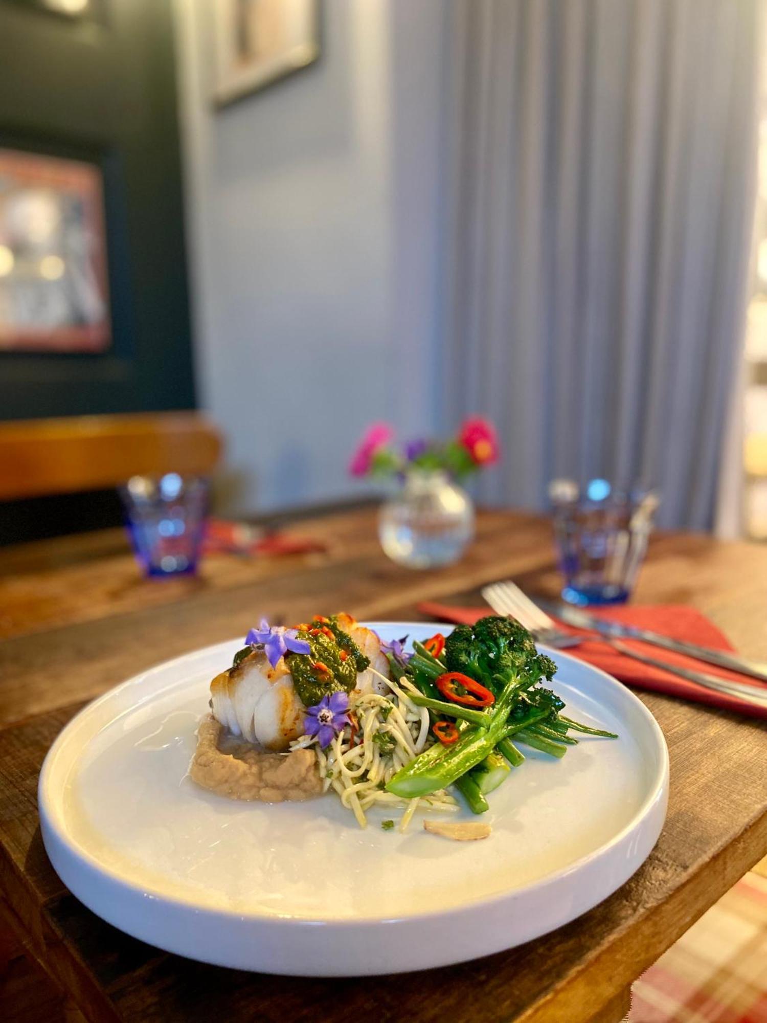 The George Inn Barford St Michael ภายนอก รูปภาพ A plate of food at the restaurant