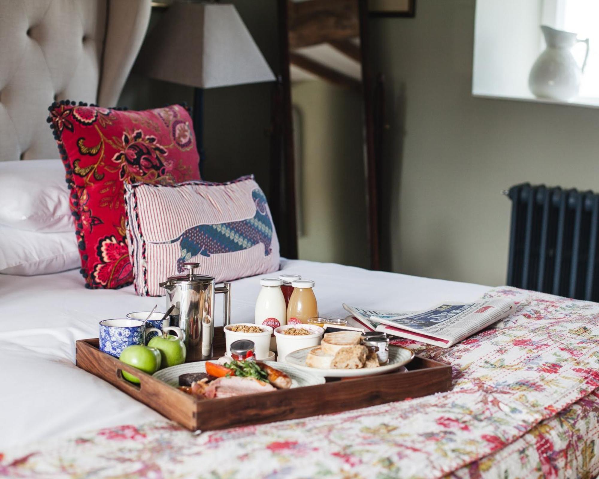 The George Inn Barford St Michael ภายนอก รูปภาพ Breakfast in bed