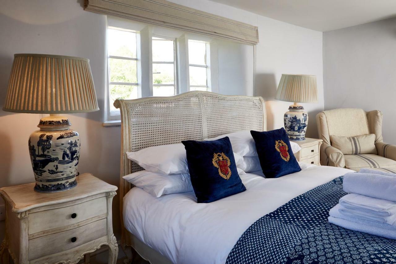The George Inn Barford St Michael ภายนอก รูปภาพ The bedroom at The Old Post Office